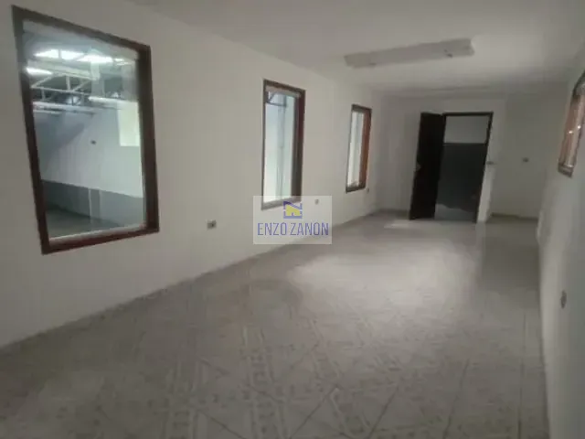 Galpão / Barracão com 300m², para alugar, no bairro Jardim Bom Pastor em Santo André