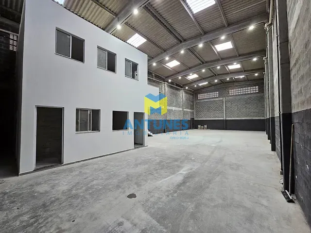 Galpão / Barracão com 350m², para alugar, no bairro Jordão em Recife