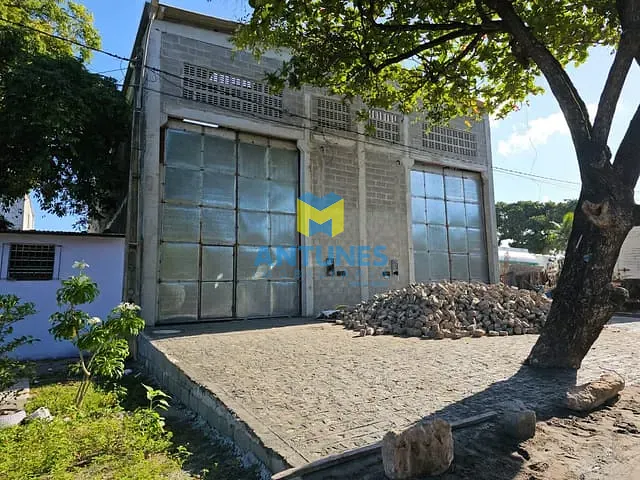 Galpão / Barracão com 200m², para alugar, no bairro Imbiribeira em Recife