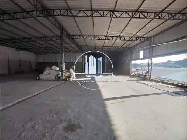 Galpão / Barracão com 1300m², para alugar, no bairro Jardim São Fernando em Pouso Alegre