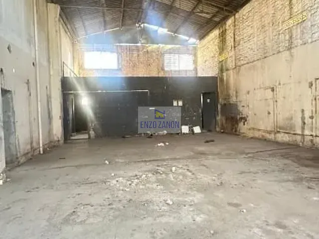 Galpão / Barracão com 650m², para alugar, no bairro Jardim Jamaica em Santo André