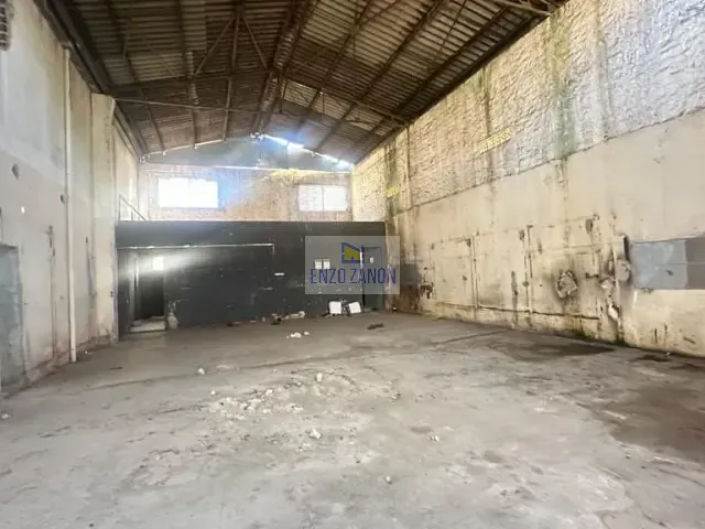 Galpão / Barracão com 650m², para alugar, no bairro Jardim Jamaica em Santo André