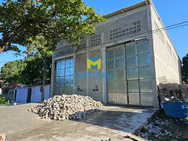 Galpão / Barracão com 400m², para alugar, no bairro Imbiribeira em Recife
