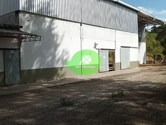 Galpão / Barracão com 860m², para alugar, no bairro Briquituba em Alumínio