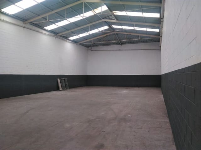 Galpão / Barracão com 550m², para alugar, no bairro Serra dos Lagos em Cajamar