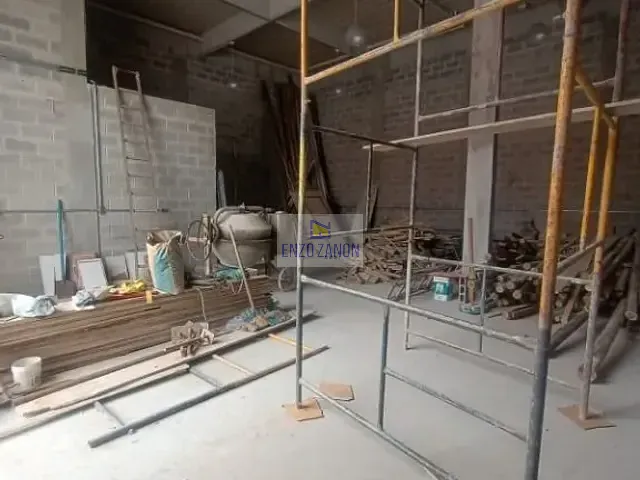 Galpão / Barracão com 300m², para alugar, no bairro Vila Apiaí em Santo André