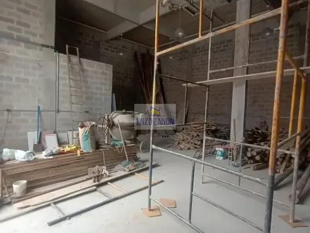 Galpão / Barracão com 300m², para alugar, no bairro Vila Apiaí em Santo André
