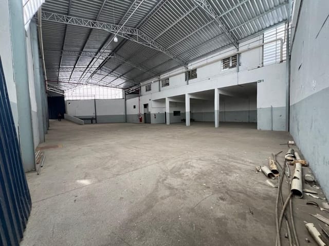 Galpão / Barracão com 750m², para alugar, no bairro Chácara do Solar I (Fazendinha) em Santana de Parnaíba