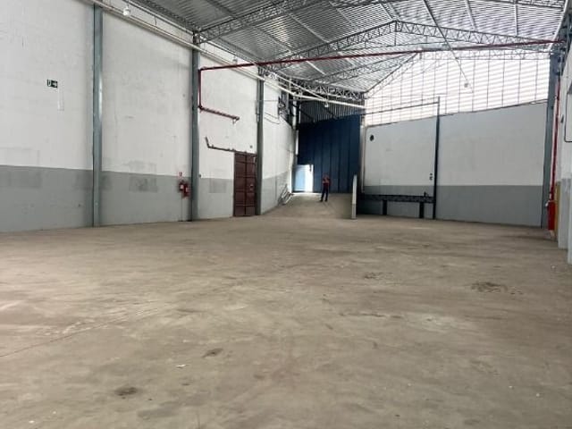 Galpão / Barracão com 750m², para alugar, no bairro Chácara do Solar I (Fazendinha) em Santana de Parnaíba