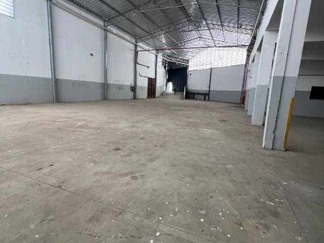 Galpão / Barracão com 750m², para alugar, no bairro Chácara do Solar I (Fazendinha) em Santana de Parnaíba