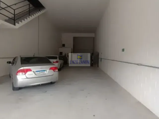 Galpão / Barracão com 200m², para alugar, no bairro Jardim Stella em Santo André