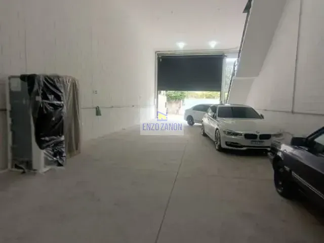 Galpão / Barracão com 200m², para alugar, no bairro Jardim Stella em Santo André