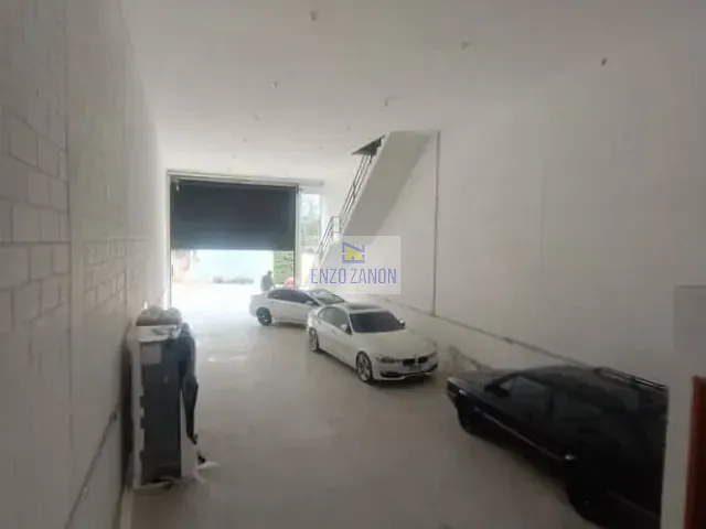 Galpão / Barracão com 200m², para alugar, no bairro Jardim Stella em Santo André