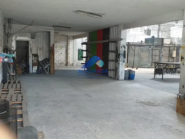 Galpão / Barracão com 900m², para alugar, no bairro Chácaras Reunidas em São José dos Campos