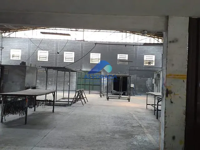 Galpão / Barracão com 900m², para alugar, no bairro Chácaras Reunidas em São José dos Campos