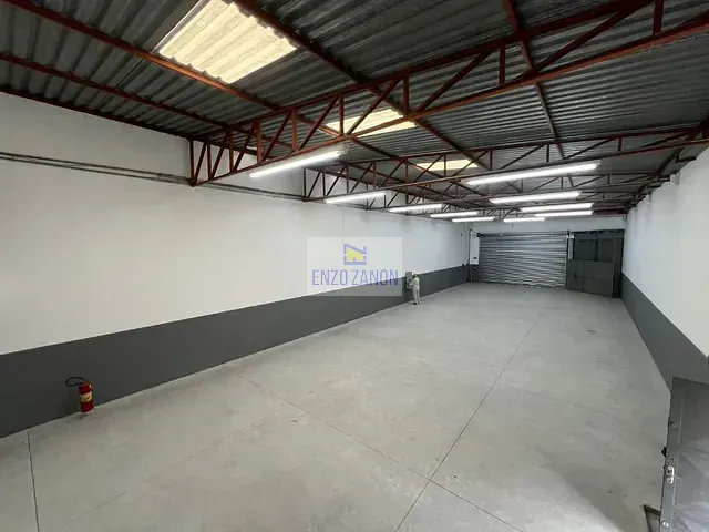 Galpão / Barracão com 350m², para alugar, no bairro Jardim Bom Pastor em Santo André