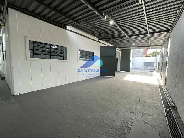 Galpão / Barracão com 720m², para alugar, no bairro Jardim Imperial em São José dos Campos
