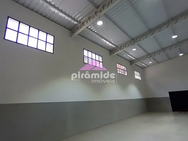 Galpão / Barracão à venda ou para alugar, no bairro Jardim Aeroporto em São José dos Campos