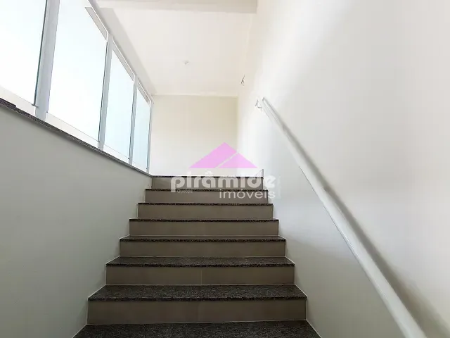 Galpão / Barracão à venda ou para alugar, no bairro Jardim Aeroporto em São José dos Campos