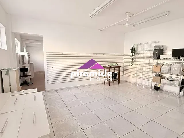 Galpão / Barracão com 467m², para alugar, no bairro Parque Itamarati em Jacareí