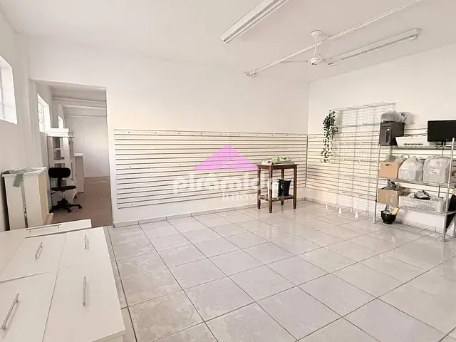 Galpão / Barracão com 467m², para alugar, no bairro Parque Itamarati em Jacareí