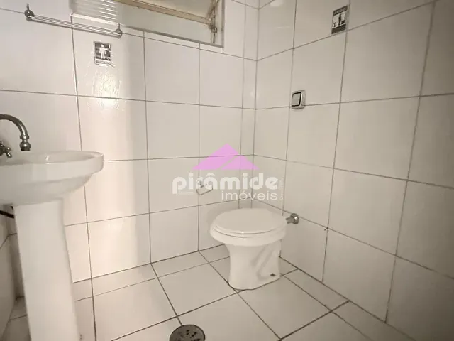 Galpão / Barracão com 467m², para alugar, no bairro Parque Itamarati em Jacareí