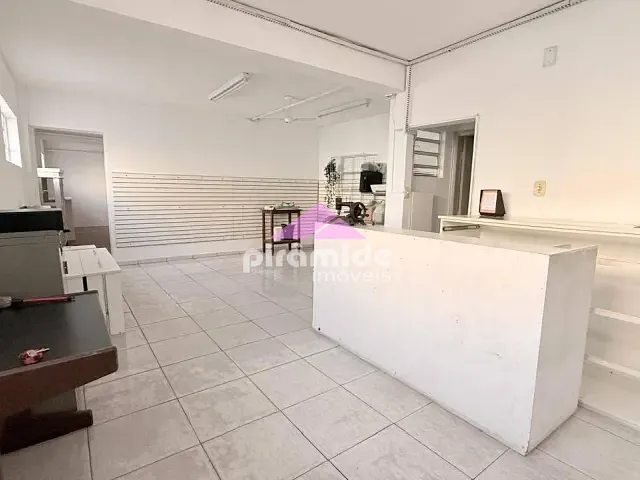 Galpão / Barracão com 467m², para alugar, no bairro Parque Itamarati em Jacareí