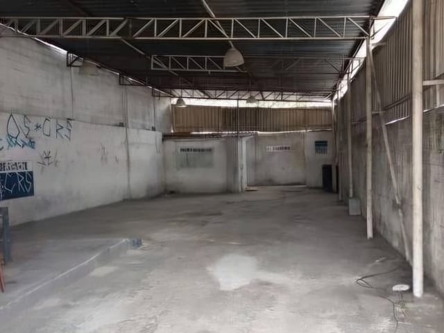 Galpão / Barracão com 250m², para alugar, no bairro Presidente Altino em Osasco