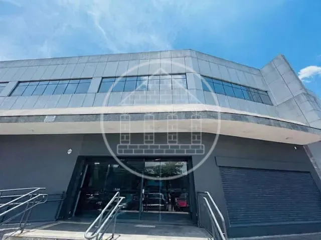Galpão / Barracão com 540m², para alugar, no bairro Parque Maria Helena em São Paulo