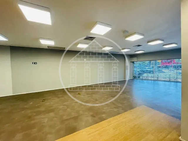 Galpão / Barracão com 540m², para alugar, no bairro Parque Maria Helena em São Paulo