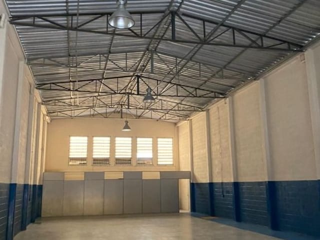 Galpão / Barracão com 500m², para alugar, no bairro Pólo Industrial em Franco da Rocha