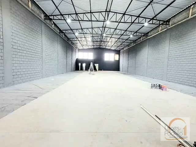 Galpão / Barracão com 840m², para alugar, no bairro Loanda em Atibaia