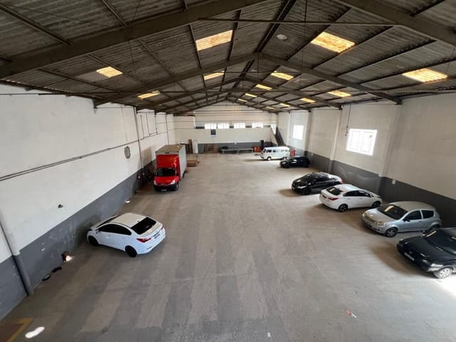 Galpão / Barracão com 1200m², para alugar, no bairro Jardim da Várzea em Santana de Parnaíba
