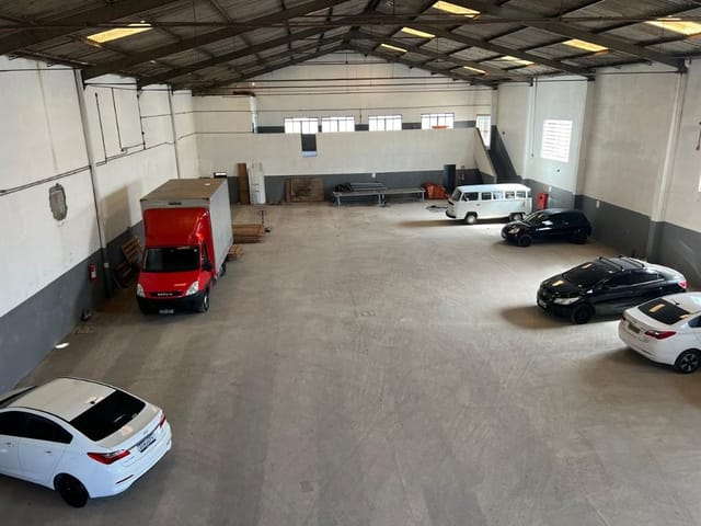 Galpão / Barracão com 1200m², para alugar, no bairro Jardim da Várzea em Santana de Parnaíba