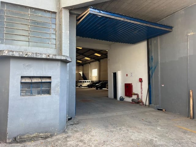 Galpão / Barracão com 1200m², para alugar, no bairro Jardim da Várzea em Santana de Parnaíba