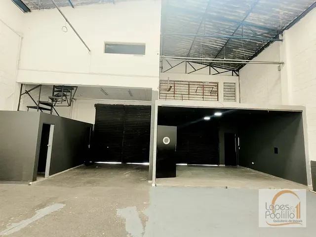 Galpão / Barracão com 230m², para alugar, no bairro Jardim Paulista em Atibaia