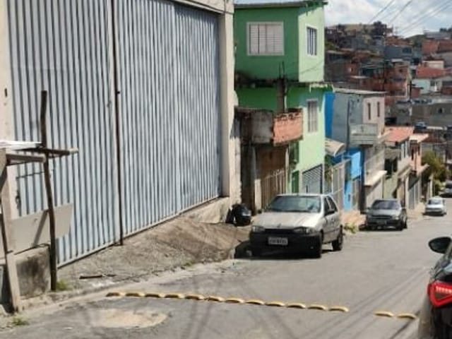 Galpão / Barracão com 250m², à venda, no bairro Vila Menk em Carapicuíba