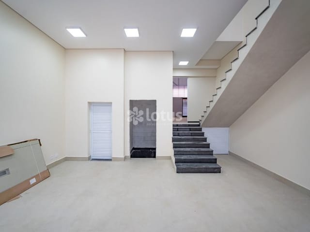 Galpão / Barracão com 1200m², para alugar, no bairro Jardim Santa Marta (Fazendinha) em Santana de Parnaíba