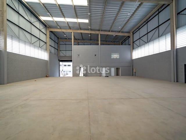 Galpão / Barracão com 1200m², para alugar, no bairro Jardim Santa Marta (Fazendinha) em Santana de Parnaíba