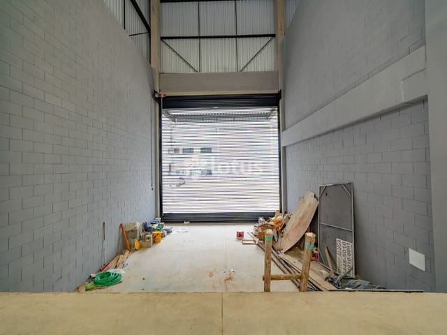Galpão / Barracão com 1200m², para alugar, no bairro Jardim Santa Marta (Fazendinha) em Santana de Parnaíba