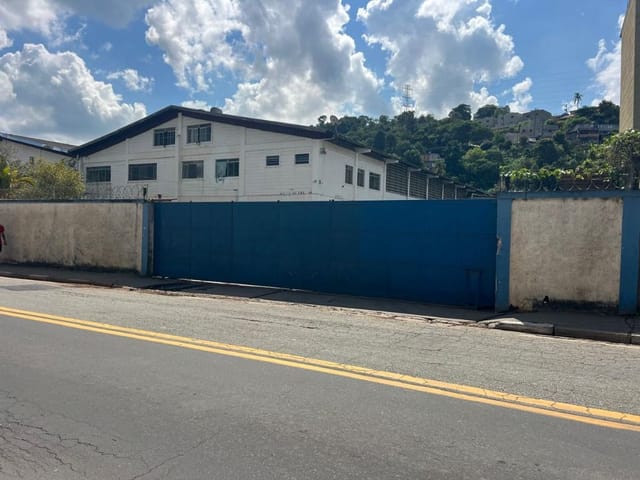 Galpão / Barracão com 2853m², para alugar, no bairro São Roberto (Jordanésia) em Cajamar