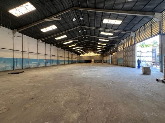Galpão / Barracão com 2853m², para alugar, no bairro São Roberto (Jordanésia) em Cajamar