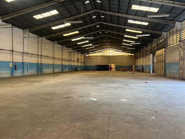Galpão / Barracão com 2853m², para alugar, no bairro São Roberto (Jordanésia) em Cajamar