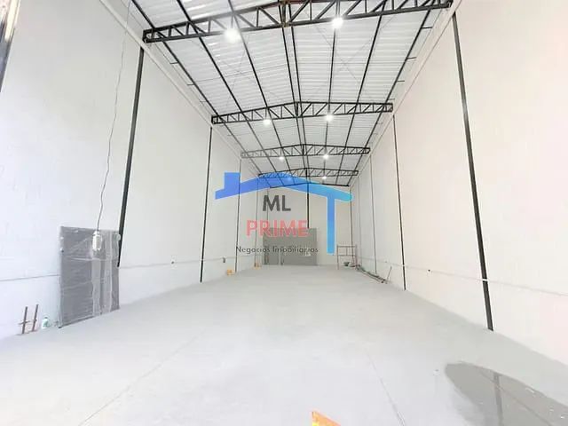 Galpão / Barracão com 330m², para alugar, no bairro Vila Zelina em São Paulo