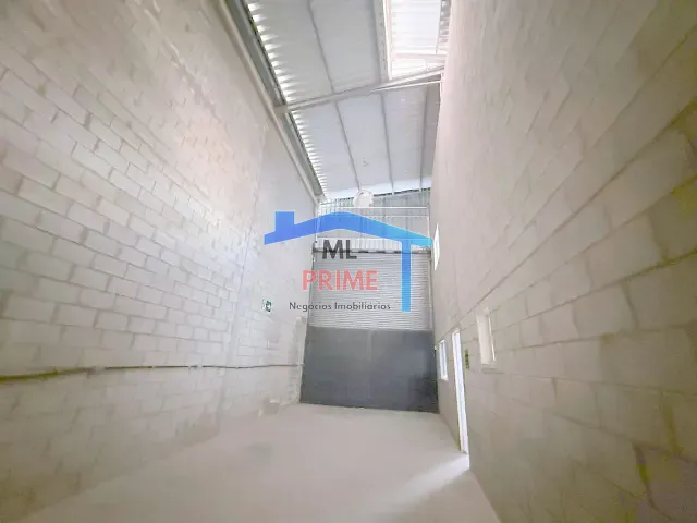 Galpão / Barracão com 400m², para alugar, no bairro Santa Clara em São Paulo