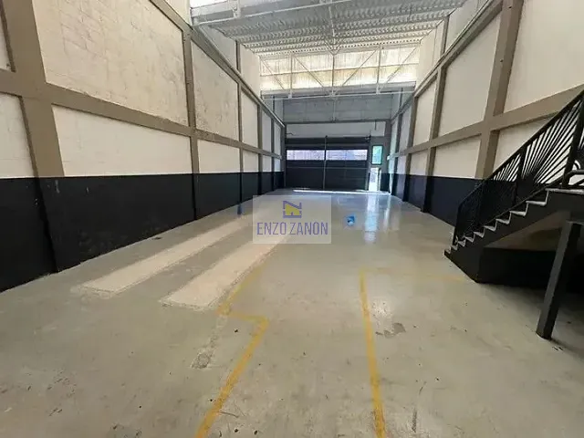 Galpão / Barracão com 350m², para alugar, no bairro Jordanópolis em São Bernardo do Campo