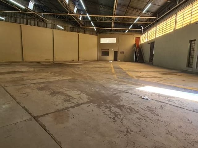 Galpão / Barracão com 700m², para alugar, no bairro Paraíso (Polvilho) em Cajamar