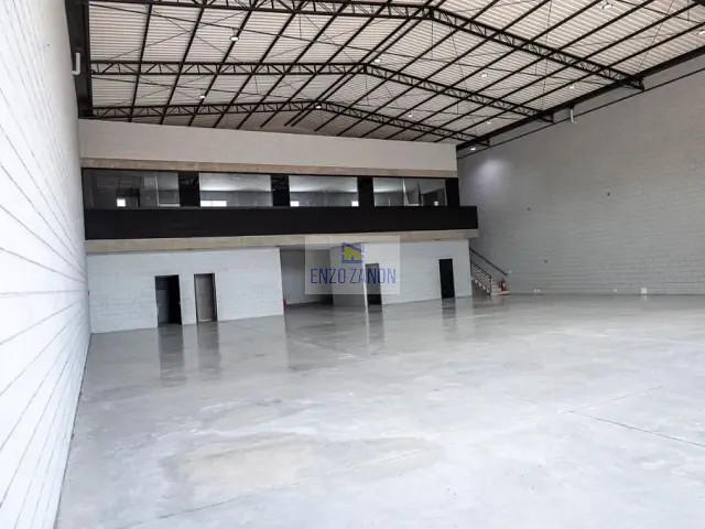 Loja com 800m², para alugar, no bairro Vila Valparaíso em Santo André