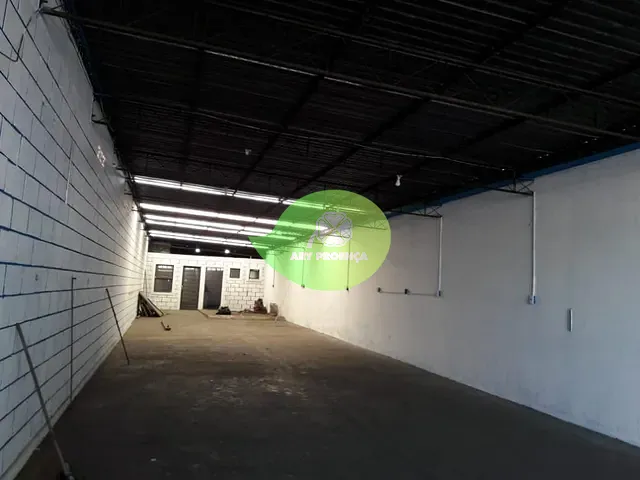 Galpão / Barracão com 180m², à venda, no bairro Vila Santana em Sorocaba