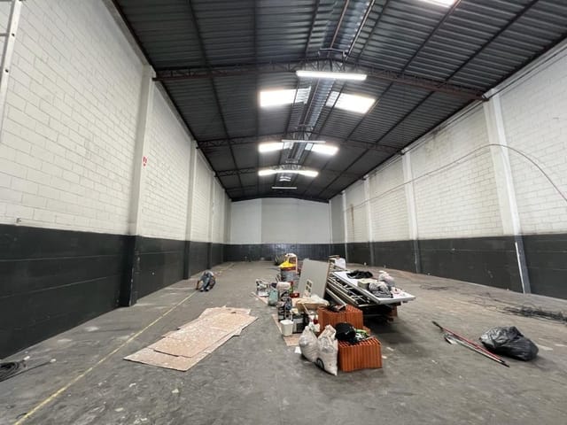 Galpão / Barracão com 500m², para alugar, no bairro Jardim Santa Marta (Fazendinha) em Santana de Parnaíba